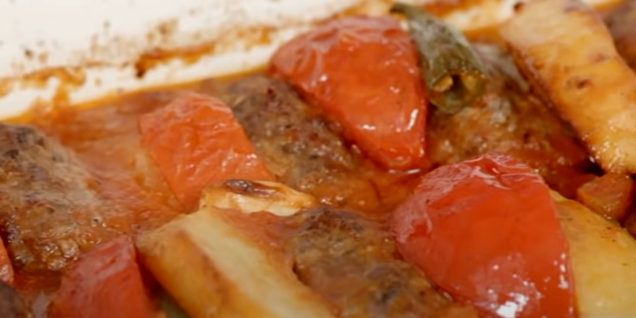 Lokanta usulü İzmir köfte. Damakları çatlatıyor.. Lokum gibi iyi pişirme sırrını usta aşçı açıkladı