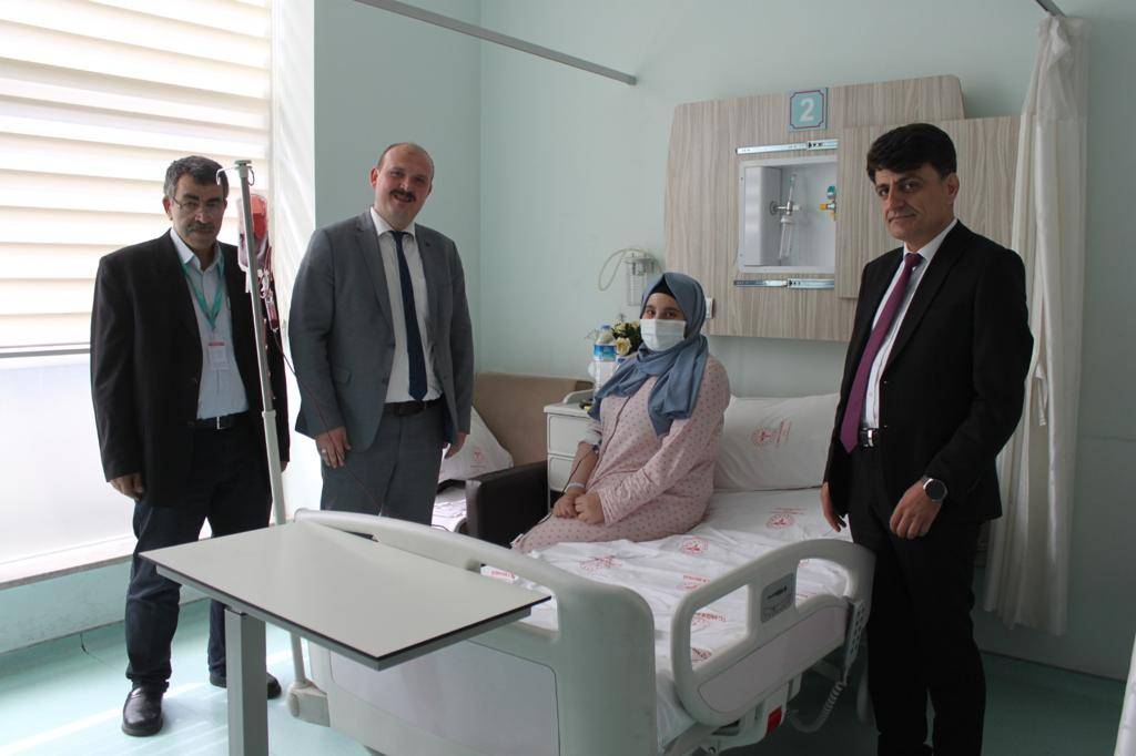 Bursa’da Bir İlk: Kasıktan Anjiyo Yöntemi İle Yapay Kalp Kapağı Ameliyatı