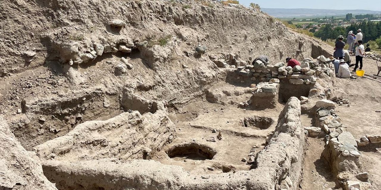 Eskişehir'deki Şarhöyük'te Yapılan Kazıda Kurtuluş Savaşı Siperlerine Rastlandı