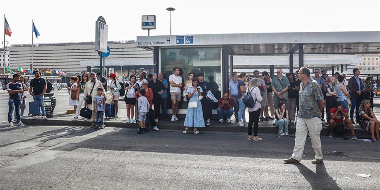 İtalya'da Toplu Taşıma Sektöründe Çalışanlar Greve Gitti