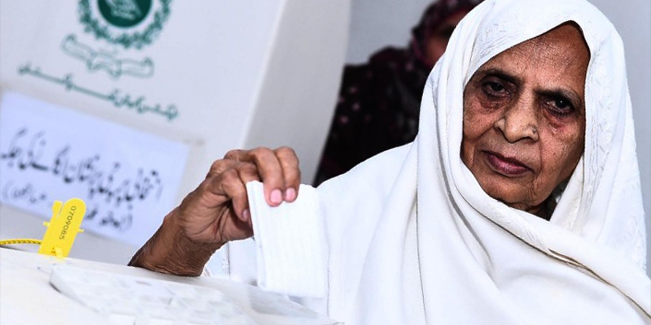 Pakistan'da Yapılacak Genel Seçimlerde Seçmen Sayısının Yaklaşık 127 Milyon Olduğu Açıklandı
