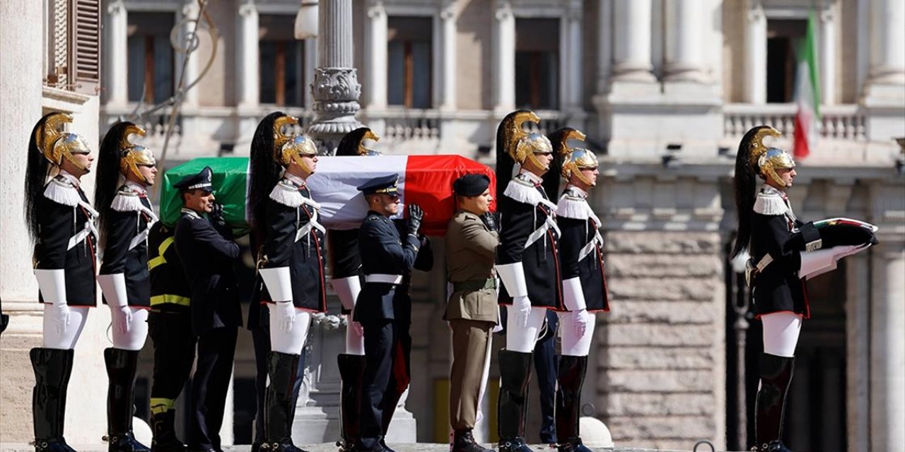 İtalya'da Ölen Eski Cumhurbaşkanı Napolitano Devlet Töreniyle Son Yolculuğuna Uğurlandı