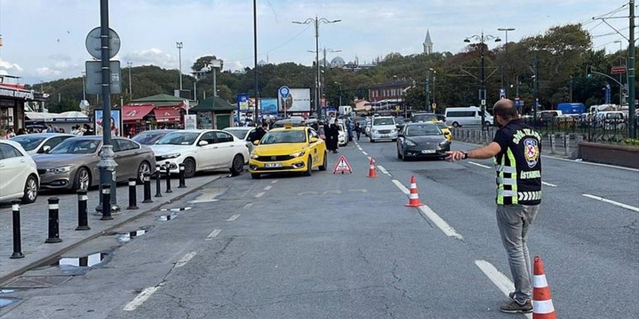 Fatih'te Yolcudan Fazla Ücret İsteyen Taksicilere Ceza Kesildi