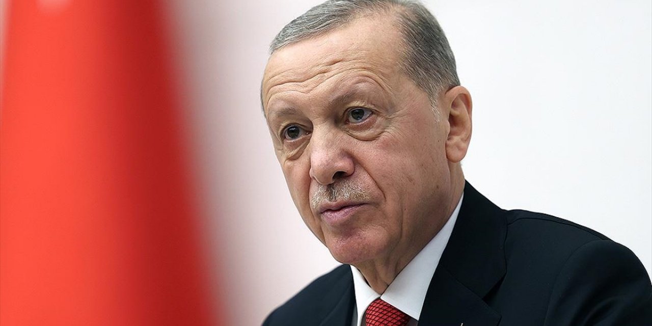 Cumhurbaşkanı Erdoğan, Partisinin Olağanüstü Kongre Hazırlıklarına İlişkin Kurmaylarından Bilgi Aldı