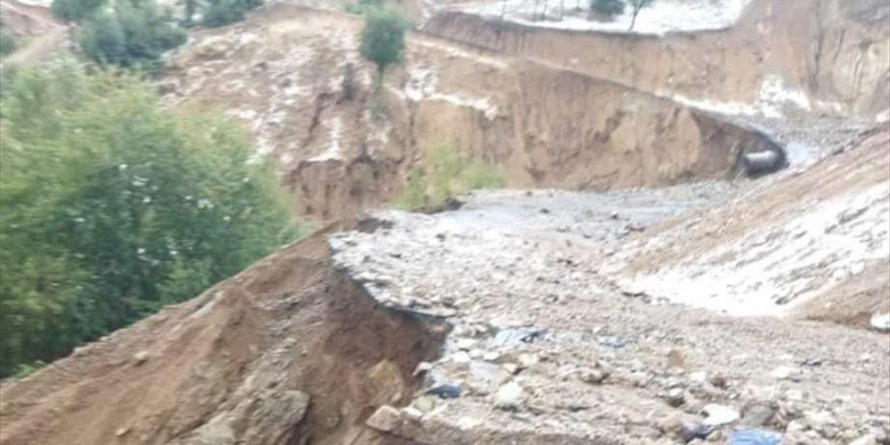 Diyarbakır Kulp'ta Yağıştan Etkilenen İki Mahalledeki Okullarda Eğitime 3 Gün Ara Verildi