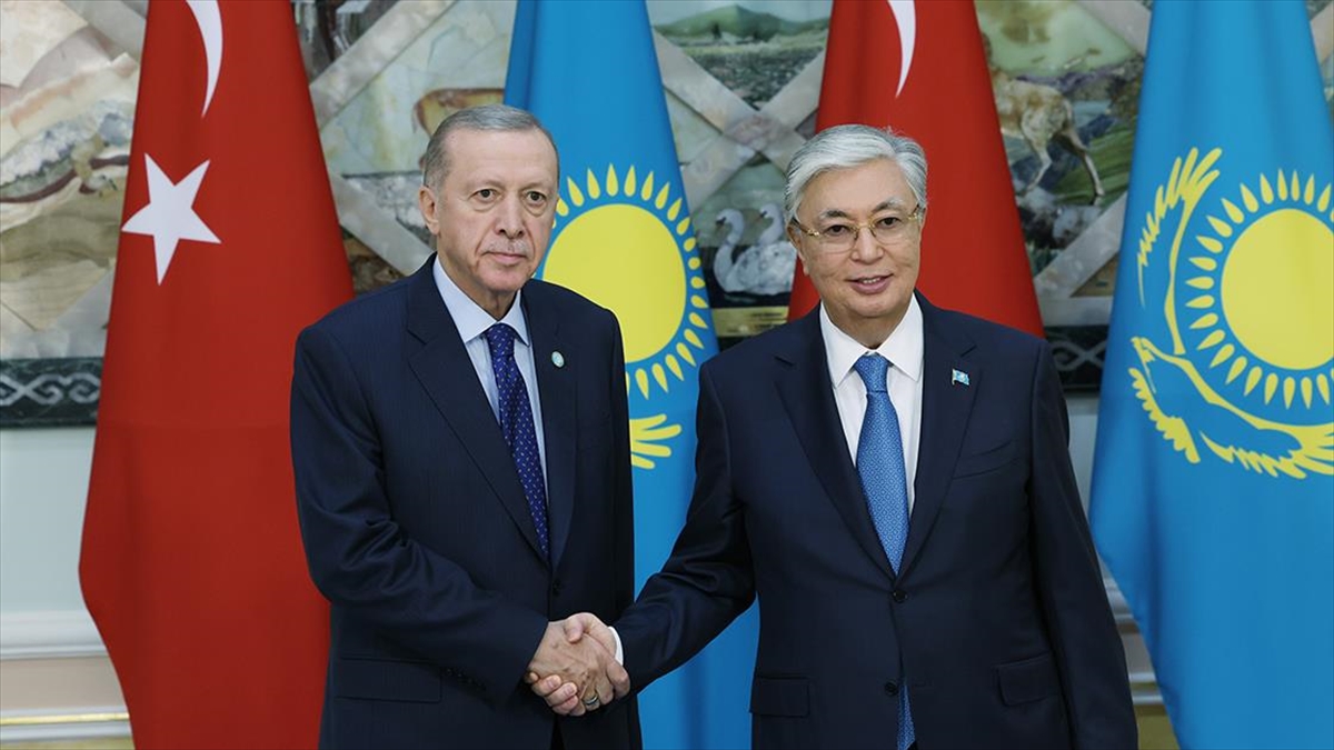 Cumhurbaşkanı Erdoğan, Tokayev ile bir araya geldi