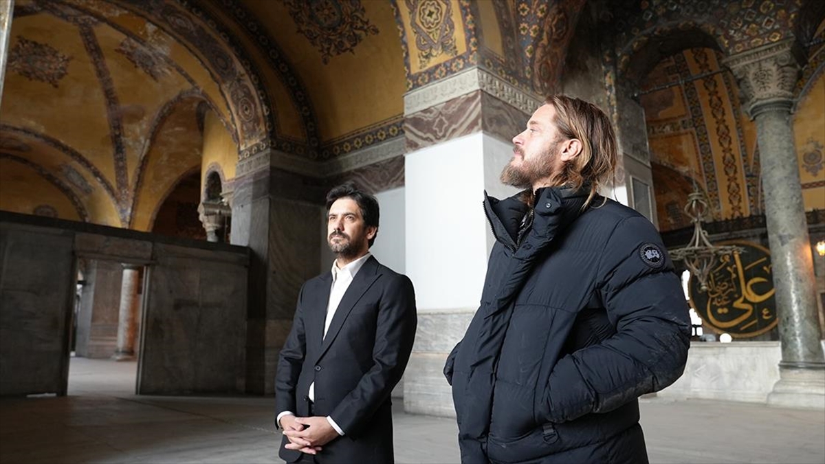 Aktör Travis Fimmel İstanbul'da! Ayasofya'yı gezdi