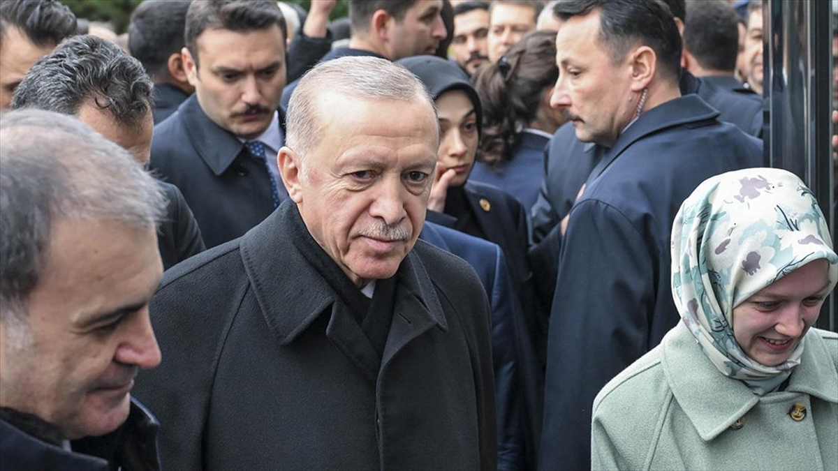 Cumhurbaşkanı Erdoğan beklenen soruya yanıt verdi! İstanbul adayı ne zaman açıklanacak?