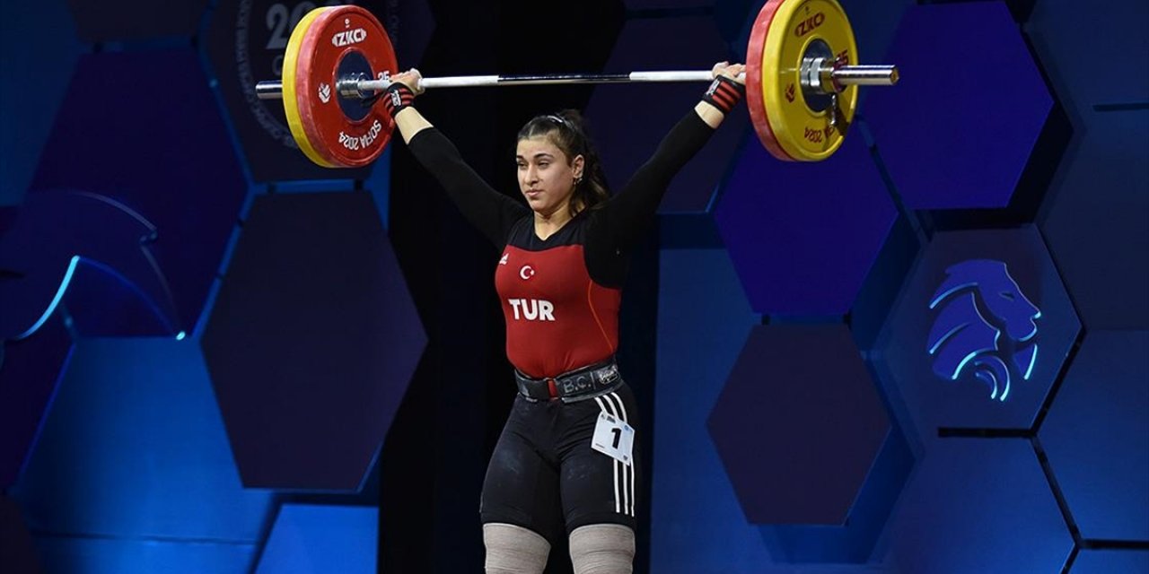 Milli Halterci Büşra Çan'dan Avrupa Şampiyonası'nda Bronz Madalya