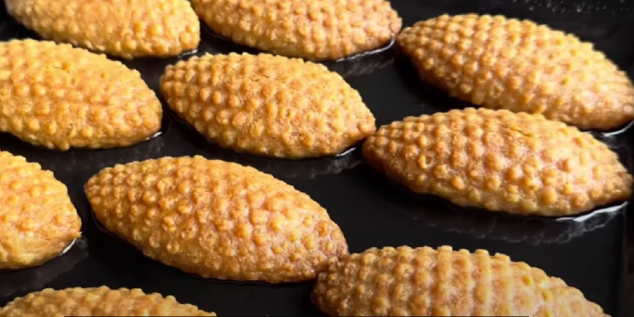 Baklava Açmaya Vaktin Yoksa Kesinlikle Denemelisin : Kıyır Kıyır Şerbetli Tatlı Tarifi