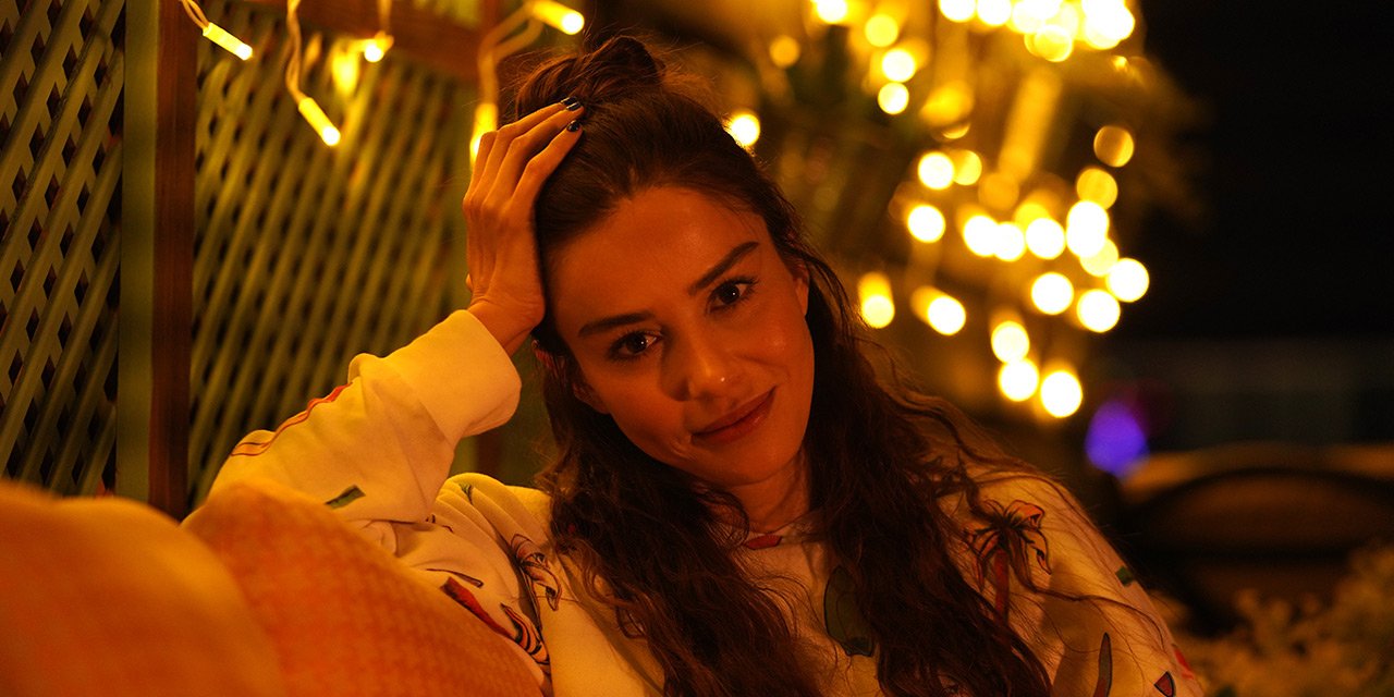 Özge Gürel’in çenesi yandı! Kötü haber