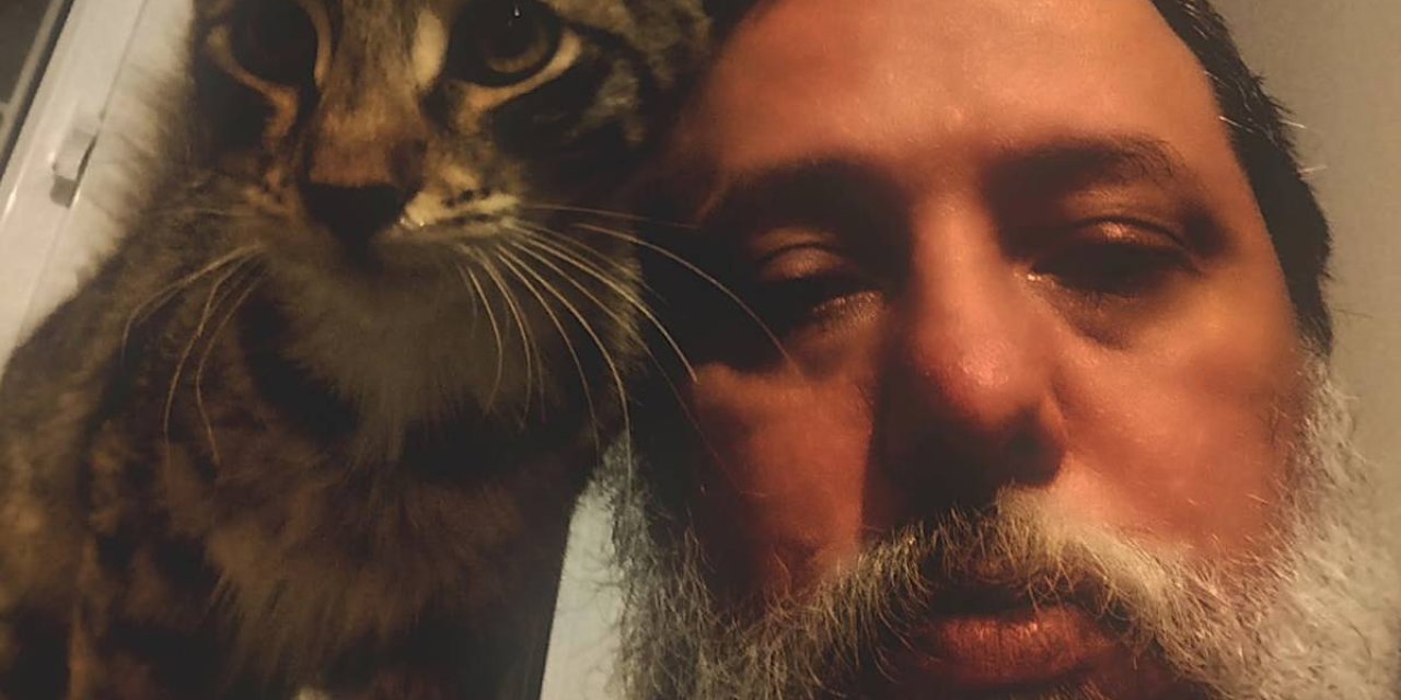 Akademisyen Cenk Yiğiter Evinin Önünde Silahlı Saldırıya Uğradı