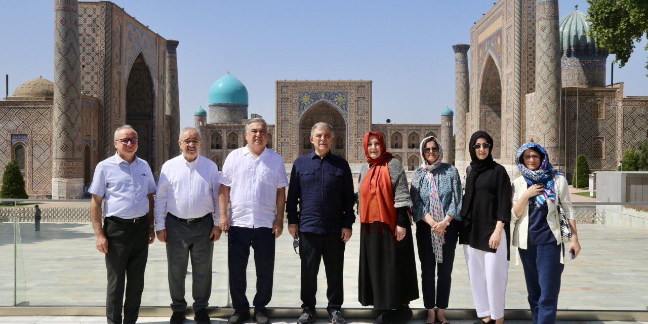 Abdullah Gül orada ortaya çıktı! Sosyal medyadan çarpıcı paylaşım