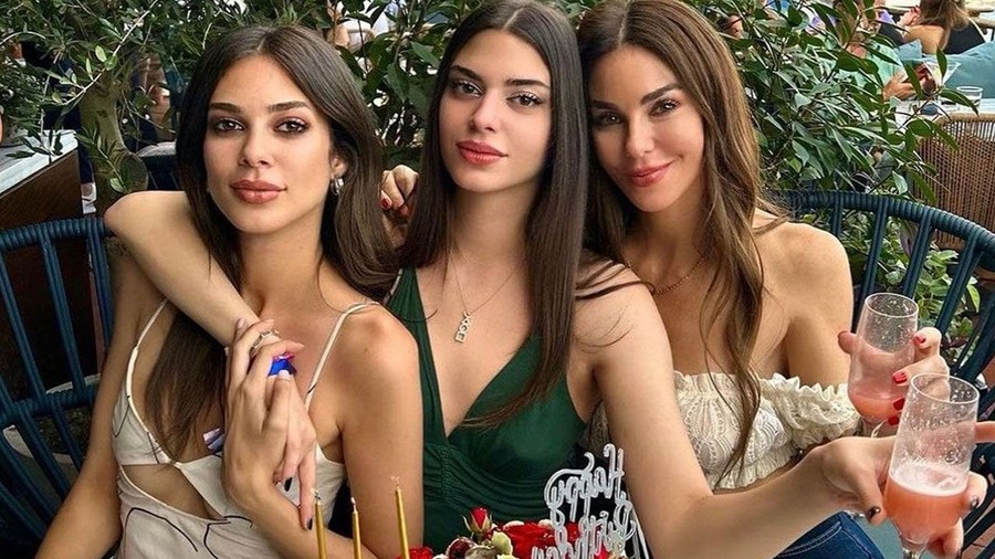 Defne Samyeli ve kızları Deren ile Derin Talu tatil pozlarını paylaştı