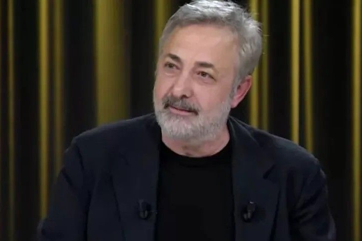 Mehmet Aslantuğ’un Altın Koza konuşması gündem oldu: “Ödülümü özgürlükleri alınanlar adına alıyorum”