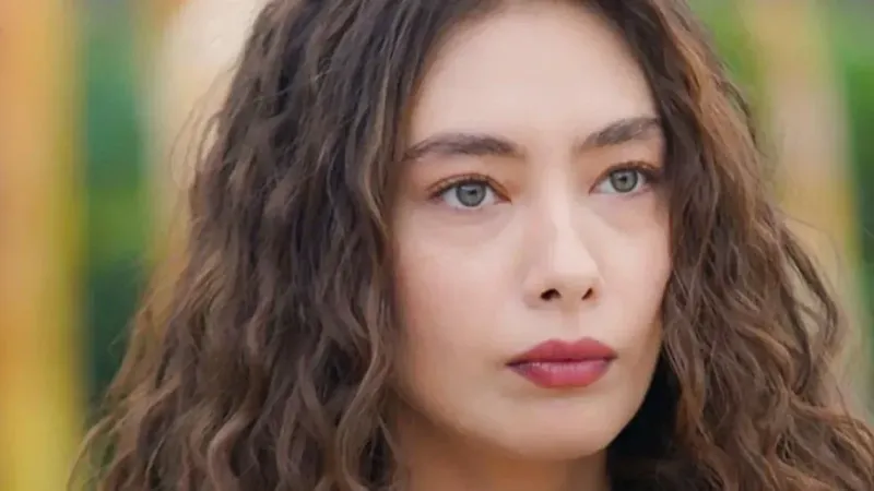 Neslihan Atagül Suskunluğunu Bozdu! Oyunculuğu Bıraktı mı?