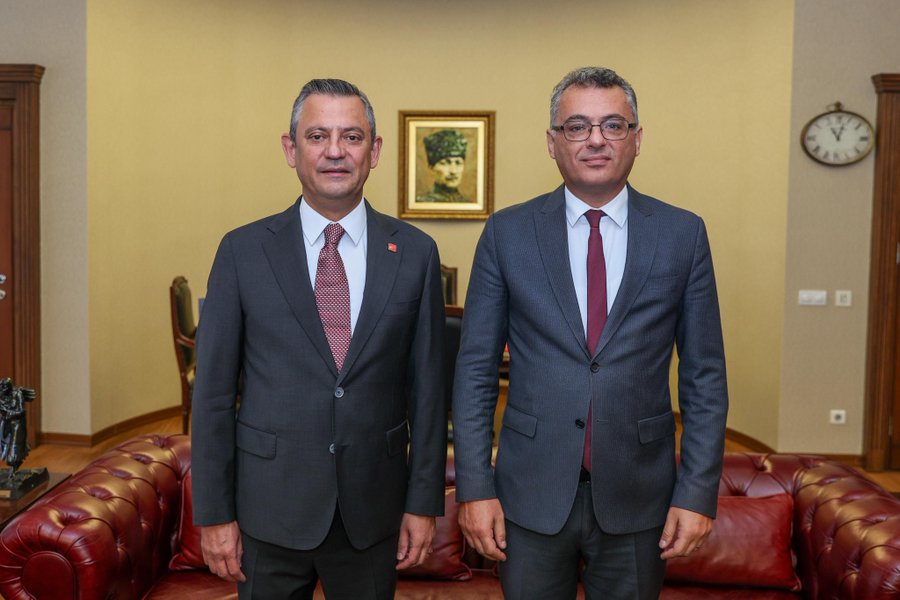 KKTC Yarın güzel ve yepyeni yeni bir güne uyanacak! Özgür Özel'den ilk kutlama