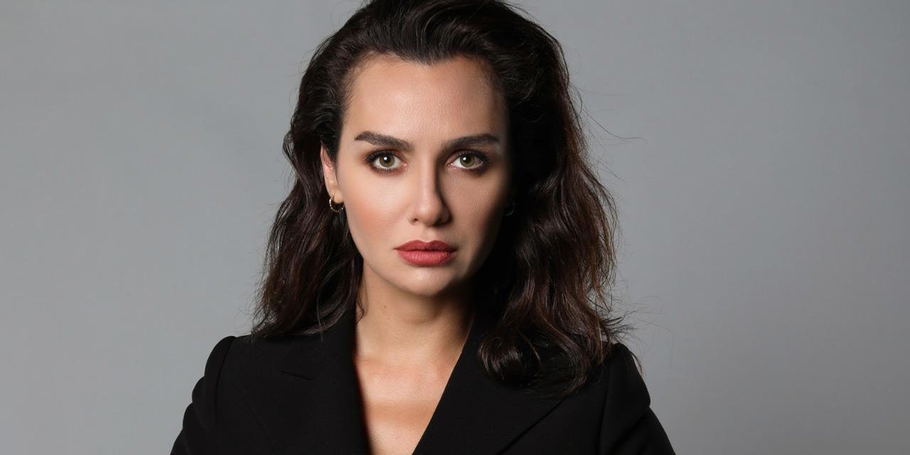Birce Akalay’dan sürpriz hamle! Takip ettiği ünlü dostlarını tek tek sildi