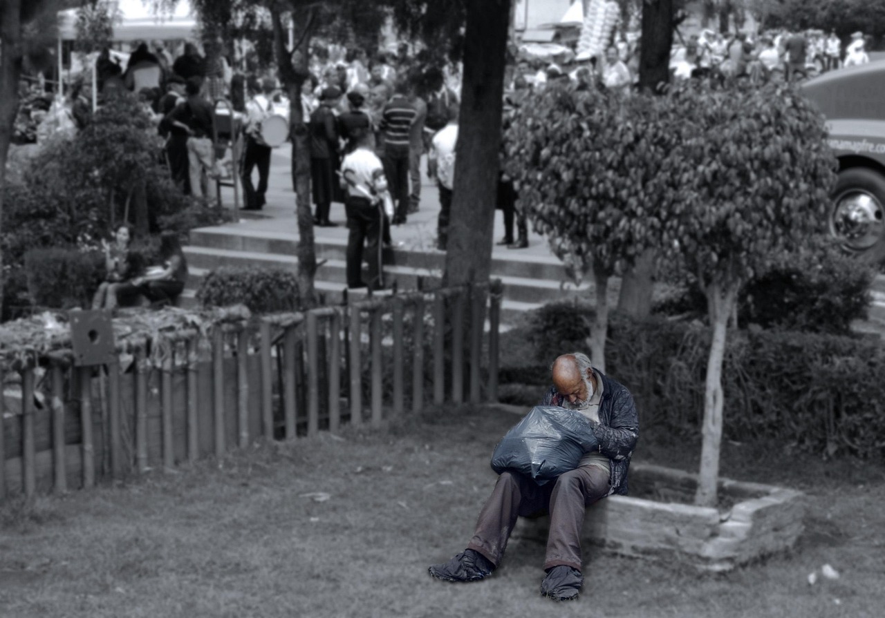 Almanya’da yoksulluk oranı 12 yılın en yüksek seviyesinde: Orta sınıf daralıyor, gelir uçurumu büyüyor