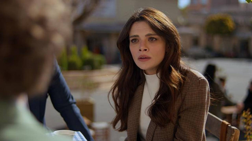 Sinem Ünsal İle Sevgilisi Berk Cankat'ın Romantik Asansör Pozları Olay Oldu