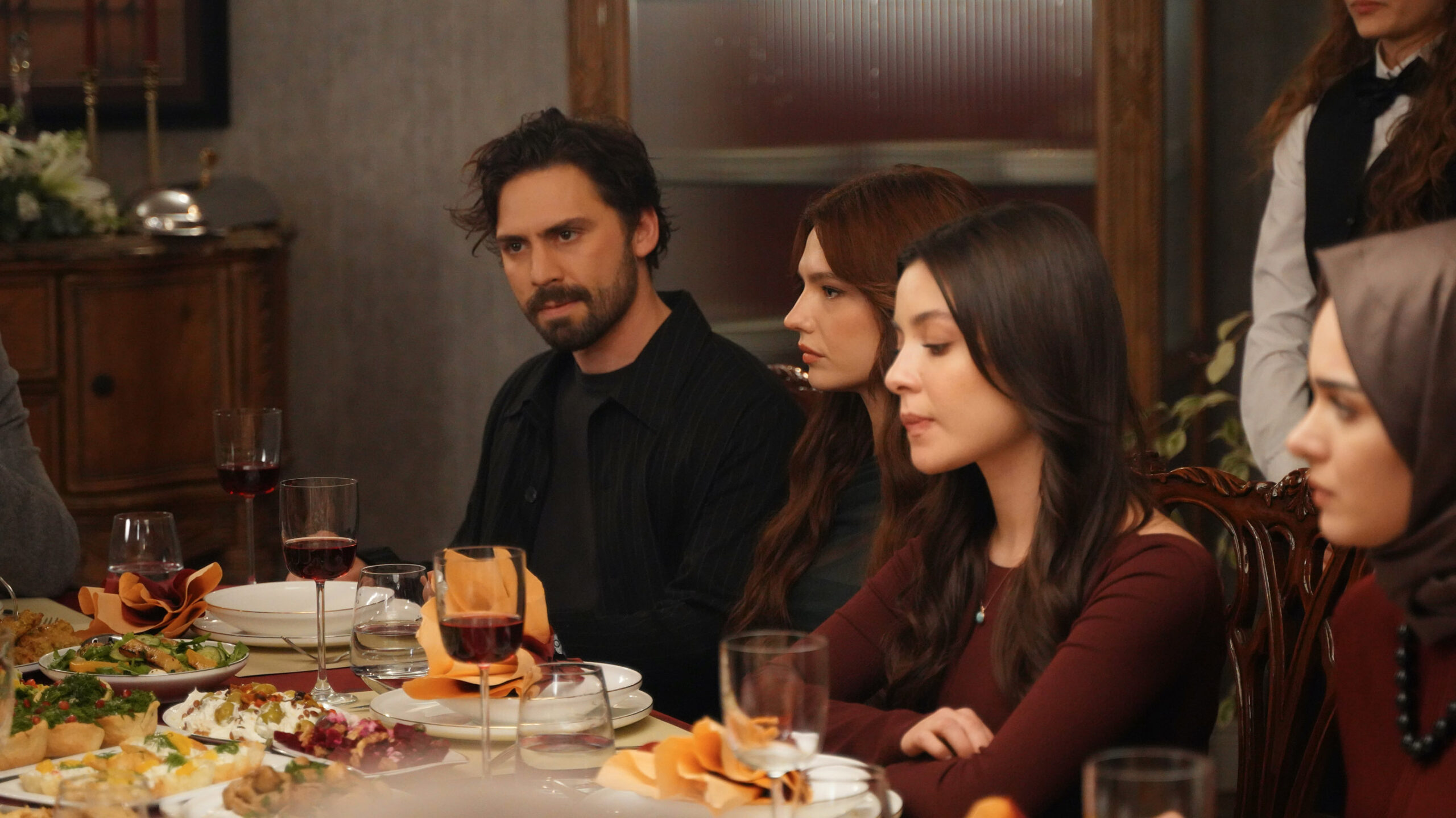 “Aynı Yağmur Altında” dizisinin yapımcısı tepkilere sert çıktı