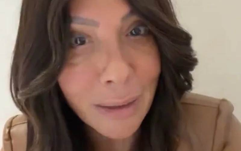 İzmir Marşını söylediği için Işın Karaca, Yunanistan'a alınmadığını açıkladı