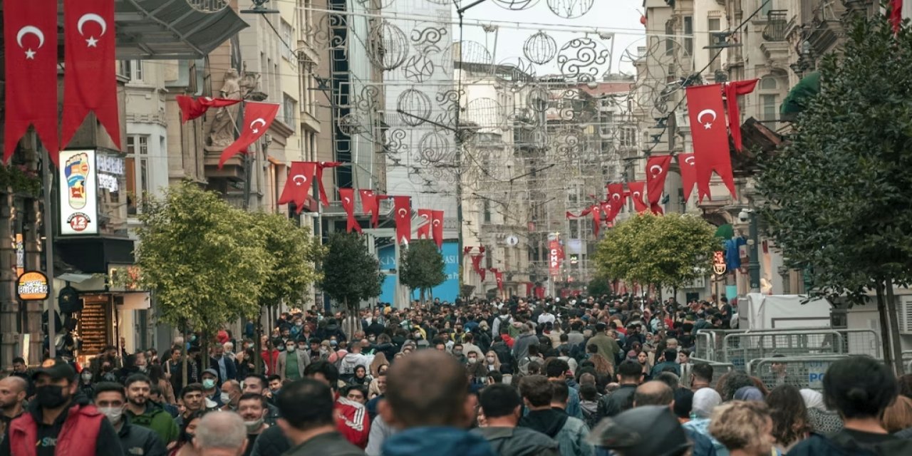 İstanbul'da Onur Yürüyüşü yasağı: Taksim ve İstiklal kapatılıyor, metro seferleri ve yollar iptal!