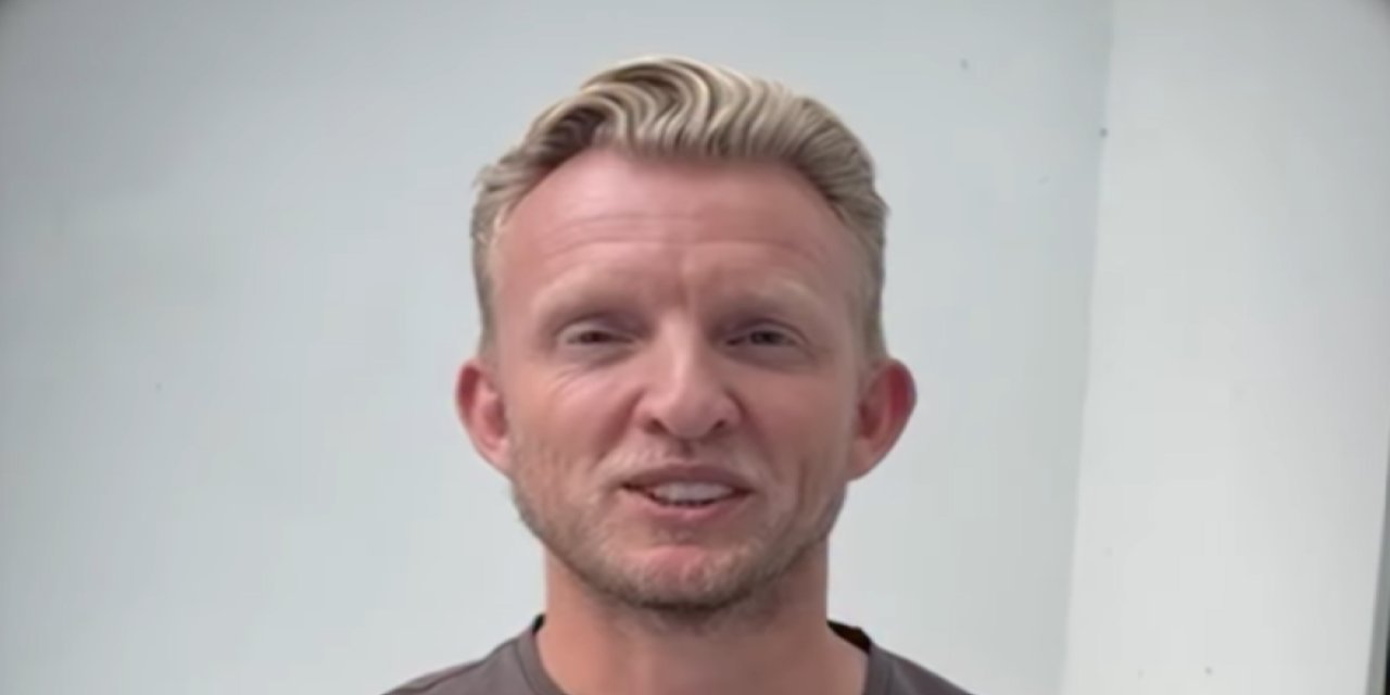 Kadıköy'ün efsanesi geri döndü: Dirk Kuyt Fenerbahçe için İstanbul'da