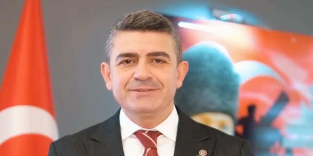 CHP'den istifa etti, saatleri içinde AKP'ye geçti: Haymana Belediye Başkanı Levent Koç'a rozeti Erdoğan taktı