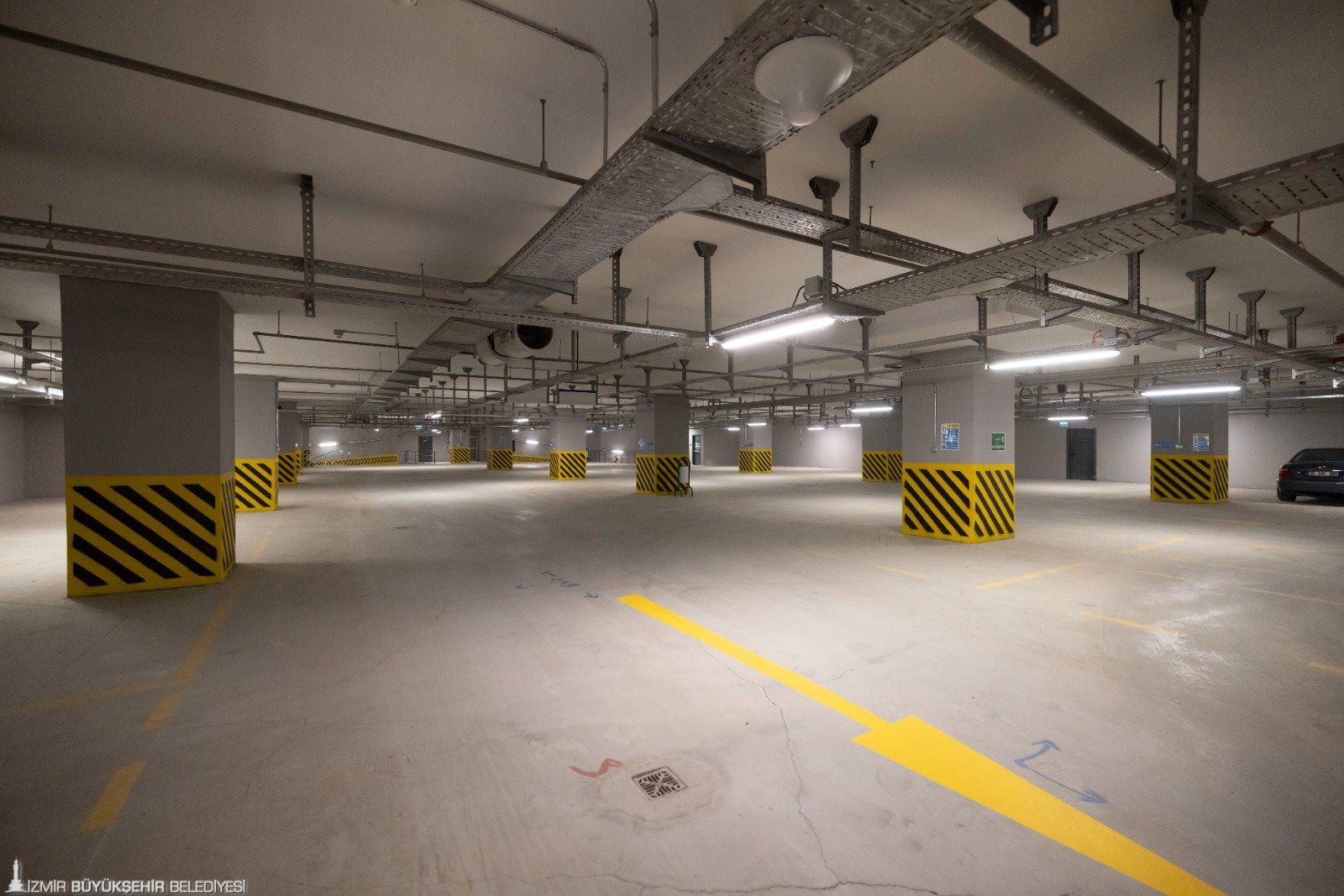 Balçova'nın yıllardır beklediği otopark hizmete açıldı: Araçtan inen doğrudan metroya geçiyor