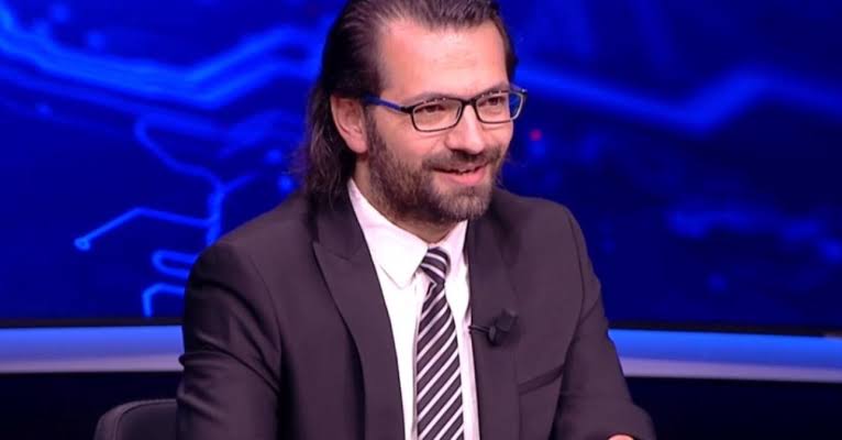 Hacı Yakışıklı'ya Göre Özgür Özel'in Partisi Sallantıda!  YENİ Parti’den 10 Vekil İstifa Edebilir