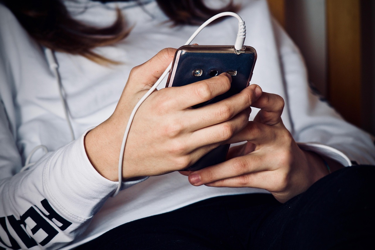 Asgari ücret bütçesiyle alınabilen telefonlar! iPhone Pro ve bazı güçlü Android modelleri öne çıkıyor