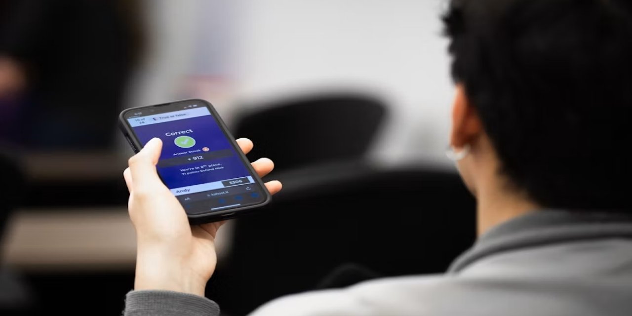 Okullarda telefon devri kapandı! Artık teneffüste bile yasak
