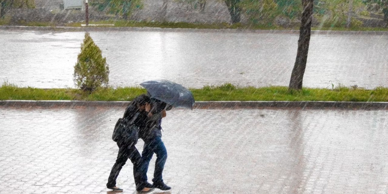 Harita kırmızıya döndü! Meteoroloji'den İstanbul, Ankara ve İzmir dahil 38 il için şiddetli yağış alarmı