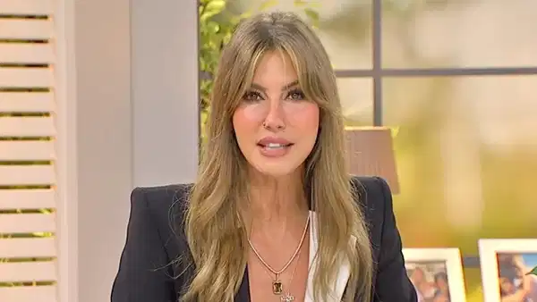 Çağla Şıkel geçmişten bir kare paylaştı! Çocukluk hali dikkat çekti