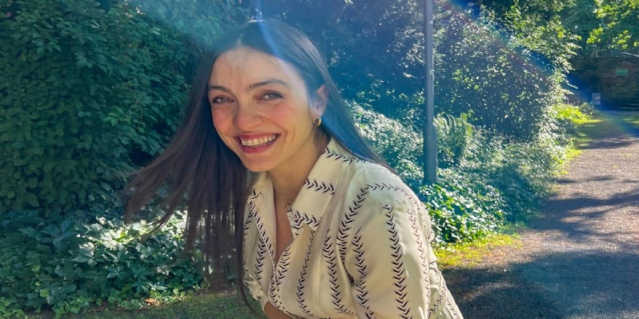 Merve Dizdar'dan karnı burnunda pozlar