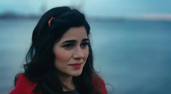 Oyuncu Zeynep Çamcı anne oldu! Bebeğiyle ilk pozunu paylaştı