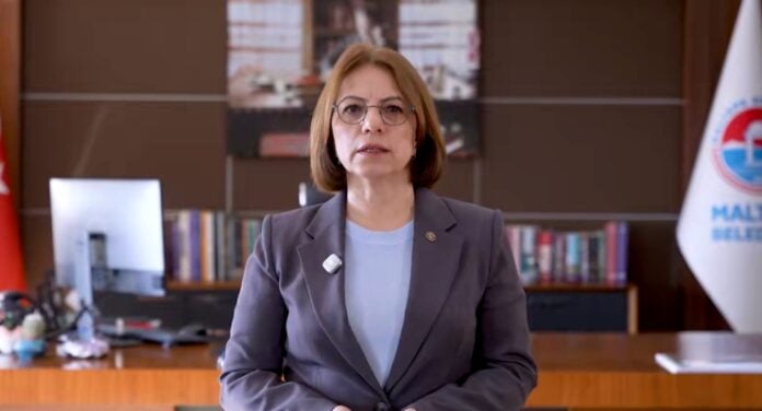 Esin Köymen CHP'den ayrıldı : Yola ''Yeni Parti'' ile devam edecek