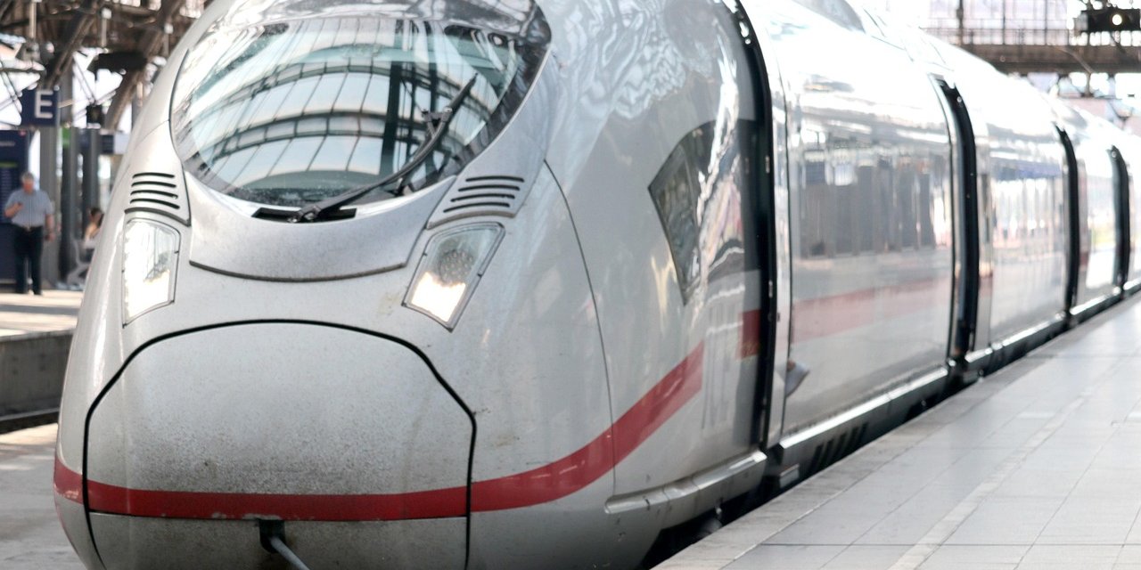 İspanya'da hızlı tren faciası : En az 64 ölü var