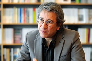 Can Dündar'dan gazetelere çağrı: Ekranda gösterilmeyeni yazmalıyız!