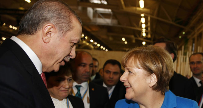 Erdoğan ve Merkel'den kısa süreli sohbet