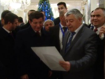 Azeri vatandaştan Davutoğlu’na şiir