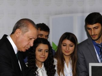 Cumhurbaşkanı Erdoğan Otomobile İmza Attı