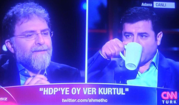 Ahmet Hakan CNN Türk'ten istifa etti Mİ?