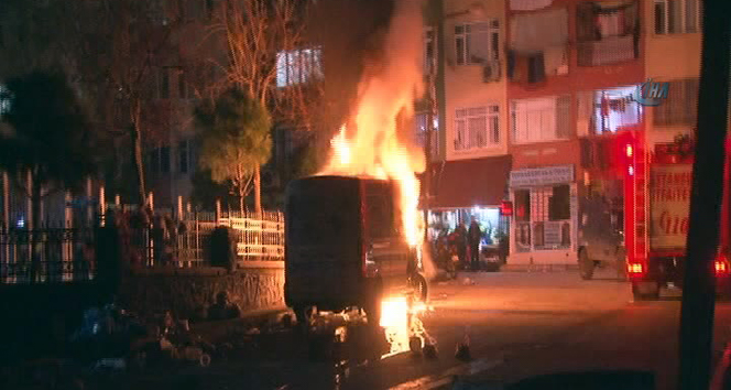 Beyoğlu karıştı! İSKİ aracı ateşe verildi