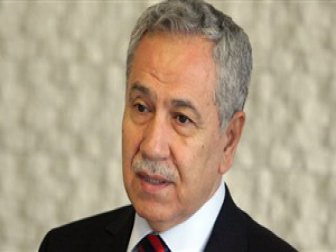 Bülent Arınç'tan Melek İpek'e destek!