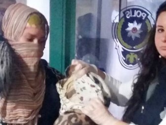 Oyuncak bebekle duygu sömürüsü