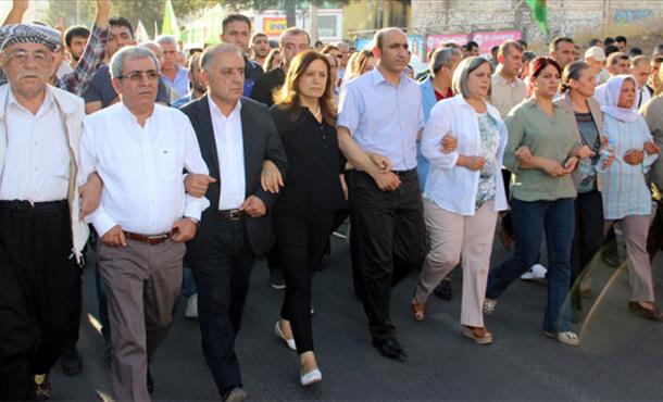 Sur'da polise saldırı sonrası müdahale