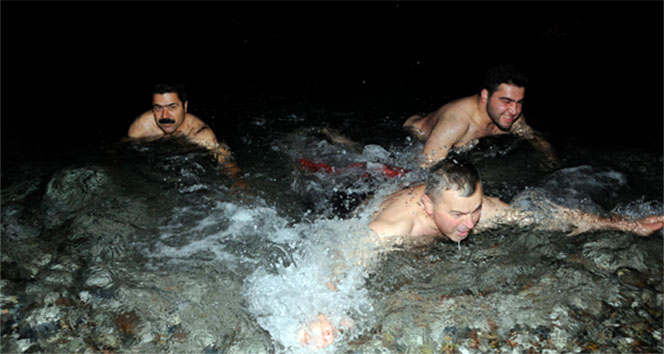 Yeni yılı denizde karşıladılar