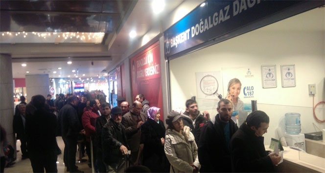 Başkent'te 70'li yılları andıran kuyruk